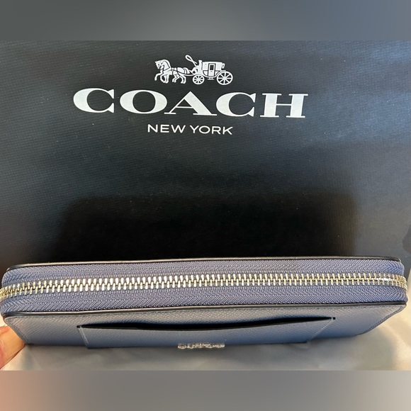 COACH Crossgrain Leather Zippy Wallet - Picture 4 of 7